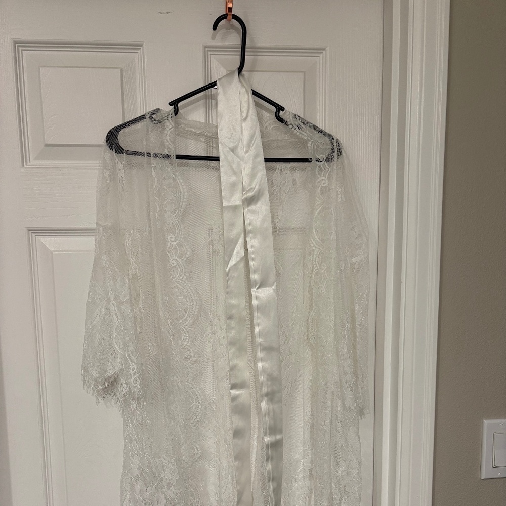 White lace kimono